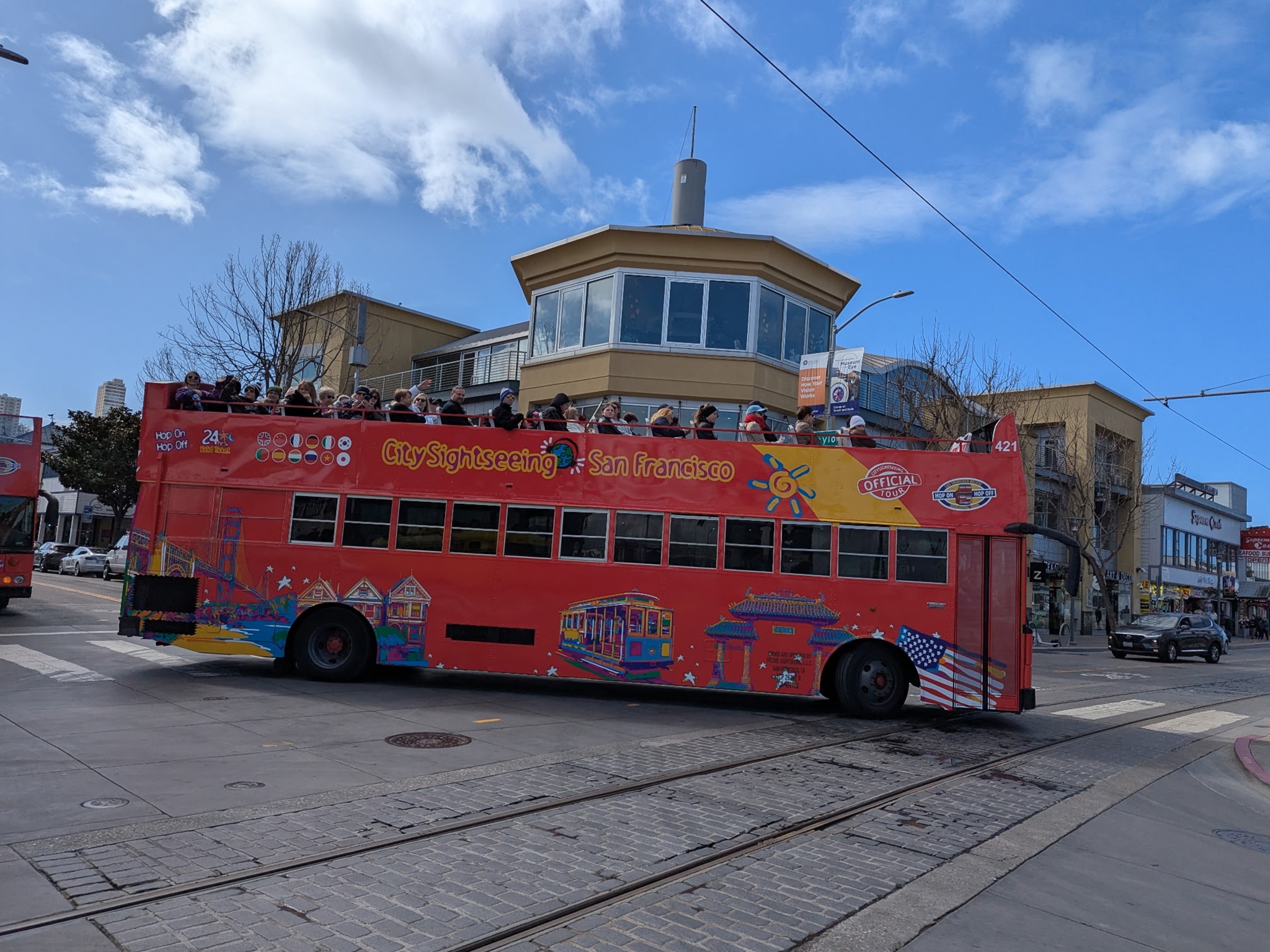 Happy riders on the San Francisco Deluxe Sightseeing Combo Tour