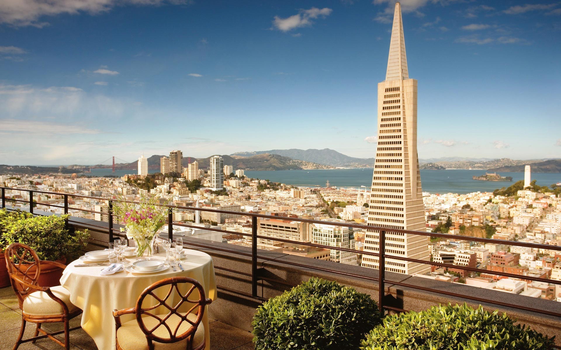 The Transamerica Pyramid | San Francisco Deluxe Sightseeing Tour